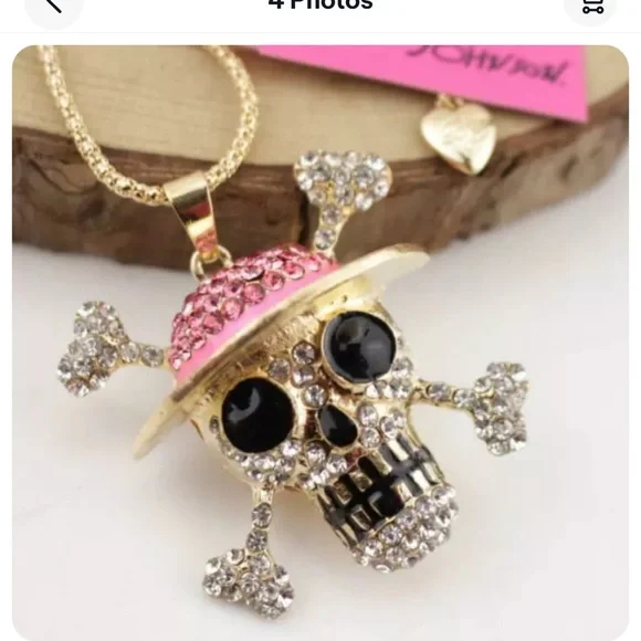 Betsey Johnson’s Skull & Crossbones Necklace - Picture 1 of 4
